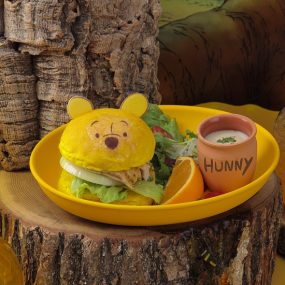 「プーさん」ほんのりはちみつバーガー